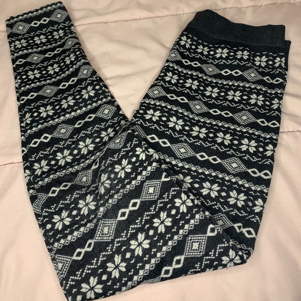PINK REPUBLIC BLACK AN WHITE TRIBAL PRINT LEGGINGS
